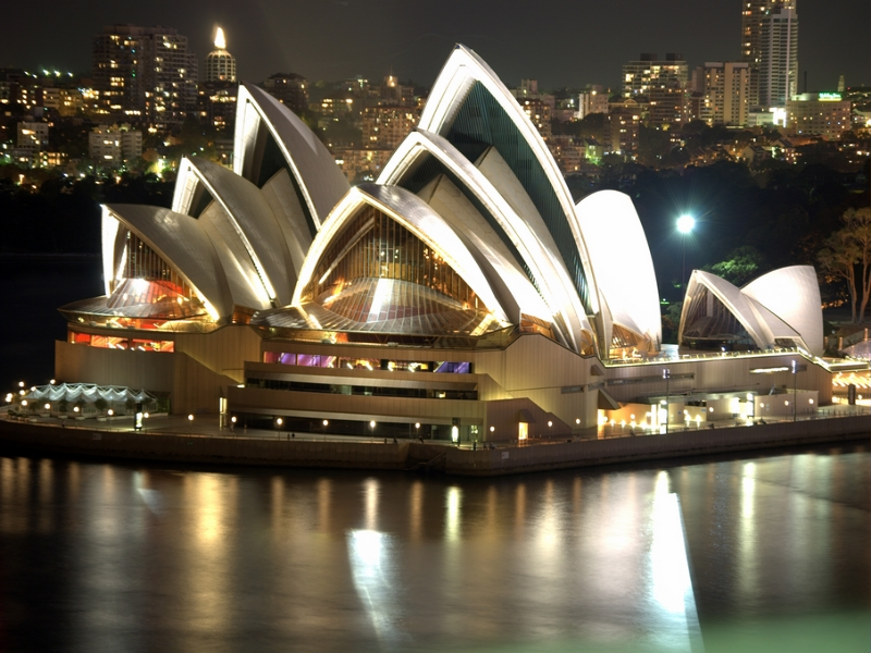 Сиднейский оперный театр (англ. Sydney Opera House) расположен в Сиднее (Австралия) в гавани на Бенн puzzle
